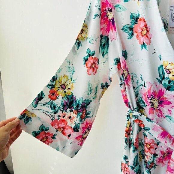 ❤️ Yumi Kim NWT Dream Lover robe , Wild Rose white , Size XS - Picture 7 of 10